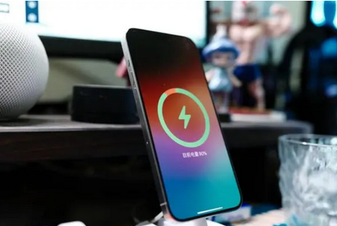 巩留苹果15换屏服务分享用什么充电器给iPhone15充电更好 